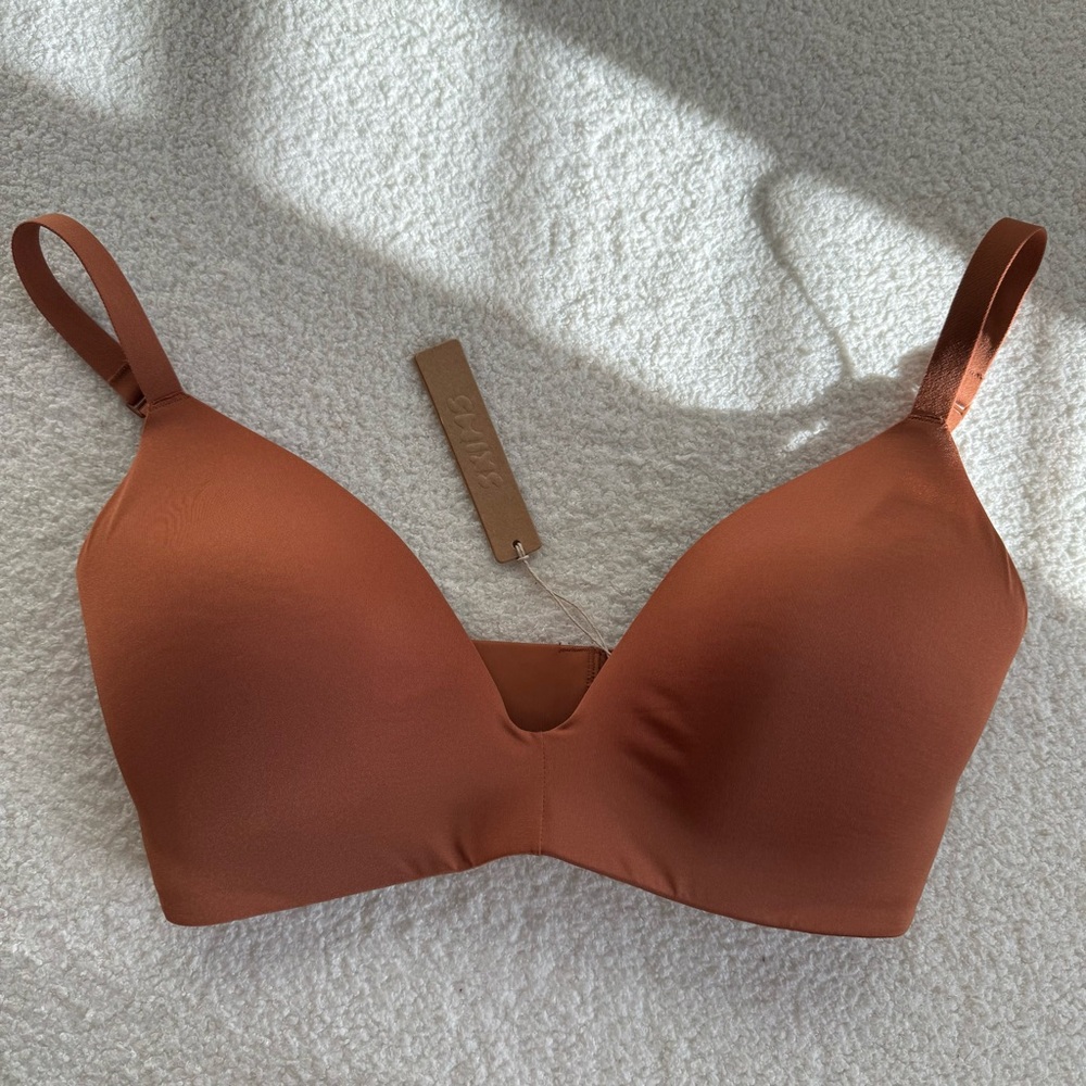 SKIMS NWT Limited Edition T-SHIRT DEMI BRA in color Bronze Size 34DD